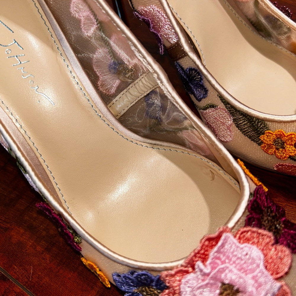 Betsey Johnson Colorful Floral Aimey Embroidered Heels Size 8.5 - Picture 4 of 8